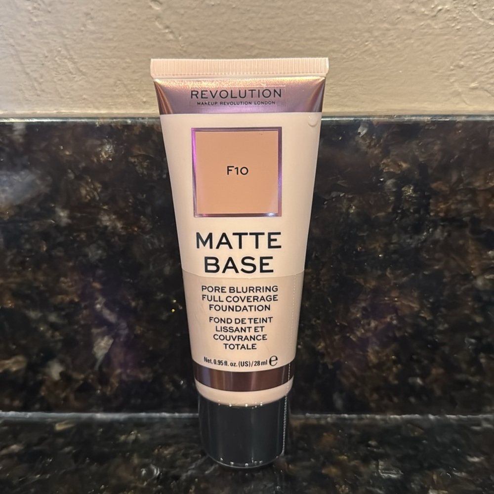 NEW Makeup Revolution Matte‎ Base Foundation - Shade: F10 - Picture 3 of 4